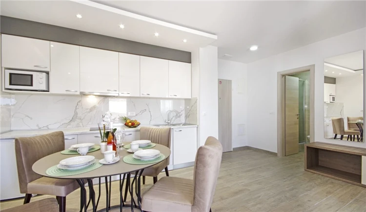 Terasa s posezením u apartmánu Stella Maris | Promajna / Apartmánový dům Stella Maris