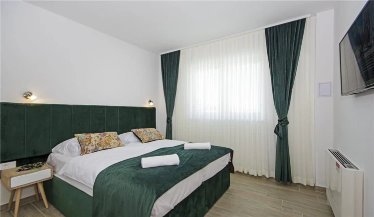 Okolí apartmánového domu Stella Maris v Promajně | Promajna / Apartmánový dům Stella Maris