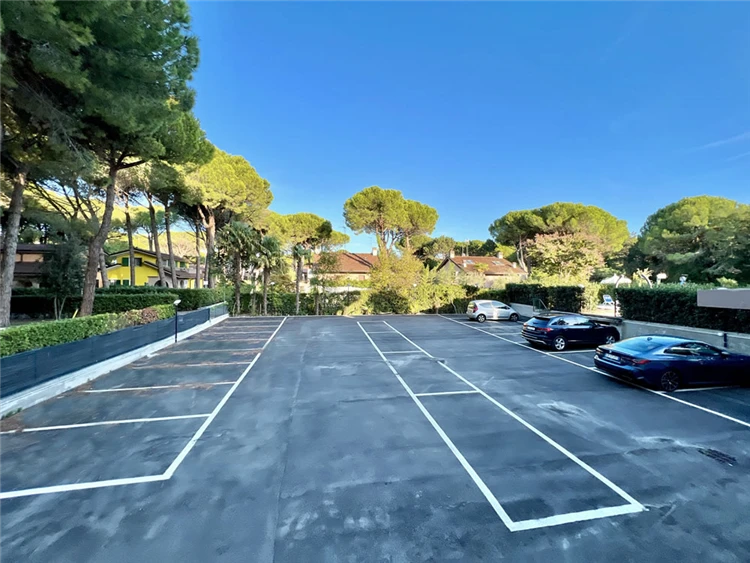 Bezplatné parkování u hotelu v Lignanu | Lignano / Hotel Old River