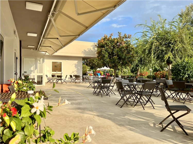 Terasa hotelu na Lignano Rivieře | Lignano / Hotel Old River