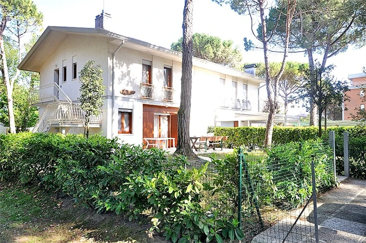 Pohled na vilový komplex Gabbiano v Bibione | Bibione / Villa Gabbiano