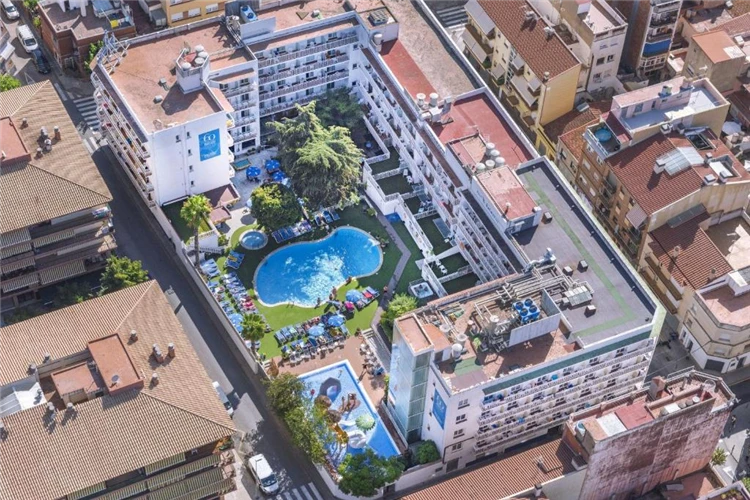 Exteriér hotelu GHT Balmes v Calelle | Calella / Hotel GHT Balmes