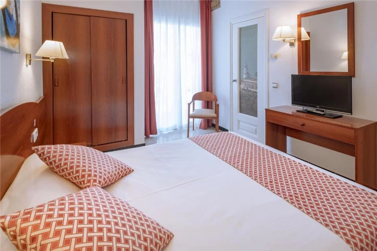 Pokoj hotelu GHT Balmes s moderním vybavením | Calella / Hotel GHT Balmes