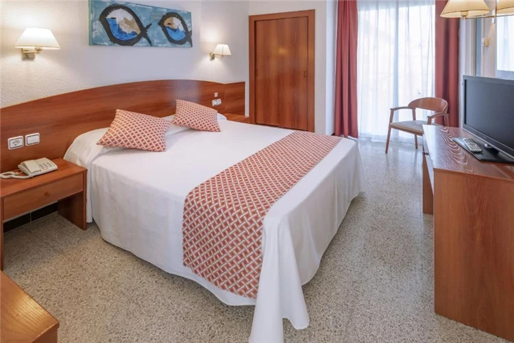 Světlý pokoj hotelu GHT Balmes | Calella / Hotel GHT Balmes