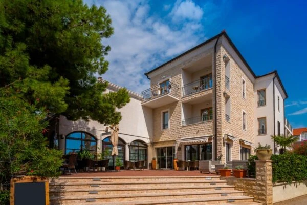 HDR snímek hotelu Nikola ve Vodicích | Vodice / hotel Nikola