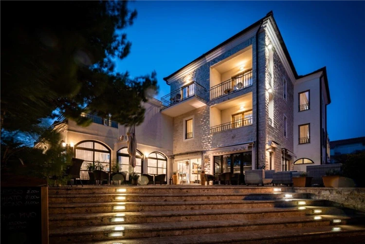 Koupelna nebo pokoj hotelu Nikola ve Vodicích | Vodice / hotel Nikola