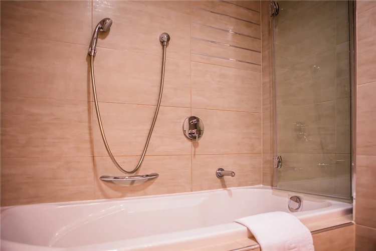 Koupelna hotelového pokoje v Hotelu Imperial ve Vodicích | Vodice / Hotel Imperial
