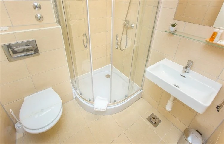 Plážová zóna poblíž Hotelu Imperial ve Vodicích | Vodice / Hotel Imperial