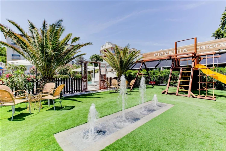 Hotel Due Mari – celkový pohled na areál | Rimini / Hotel Due Mari