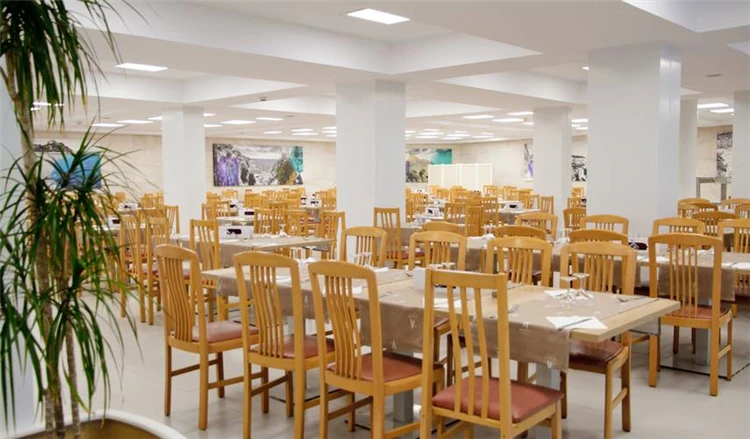 Restaurace s prostřenými stoly v hotelu Alegria Fenals Mar | Lloret de Mar / Hotel Alegria Fenals Mar