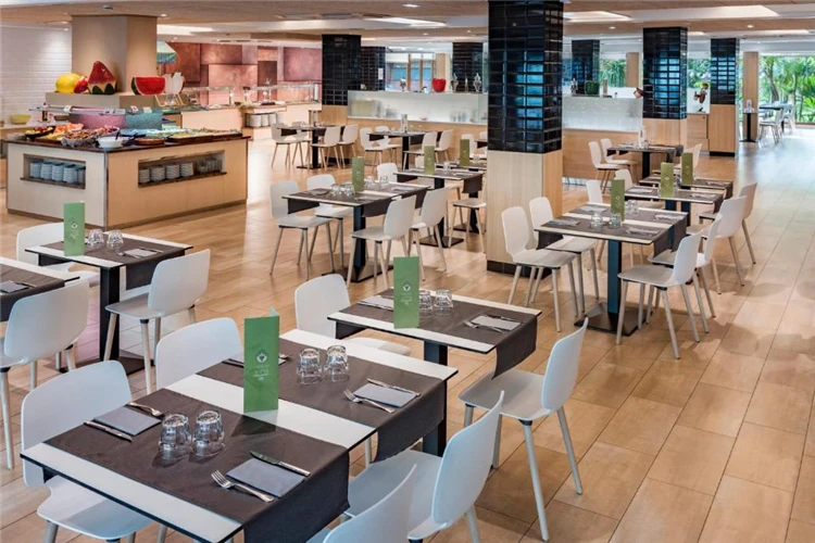 Restaurace hotelu President Calella s prostřenými stoly | Calella / Hotel President