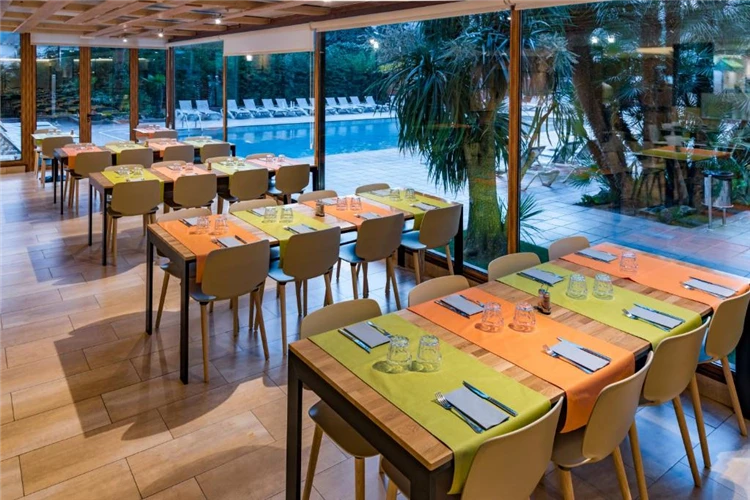 Venkovní terasa hotelu President Calella k relaxaci | Calella / Hotel President