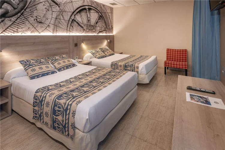 Rodinný pokoj v hotelu GHT Marítim v Calelle | Calella / Hotel GHT Marítim