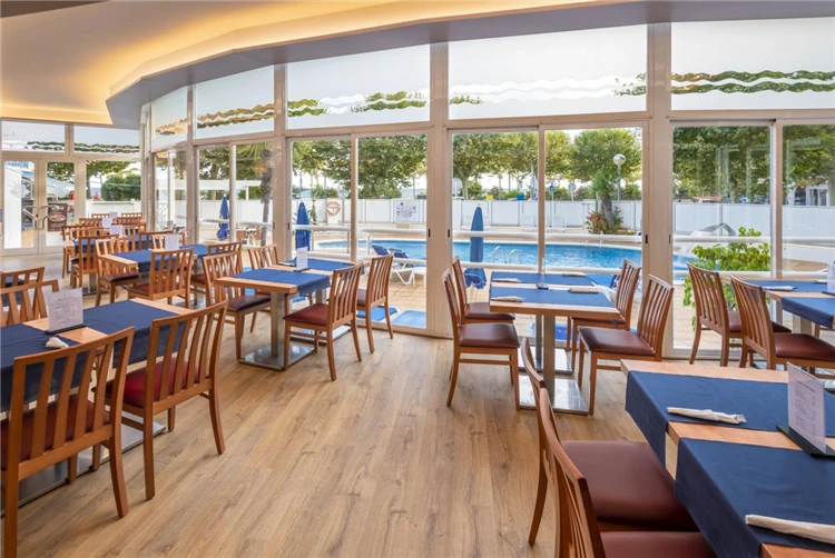 Jídelna hotelu GHT Marítim v Calelle | Calella / Hotel GHT Marítim