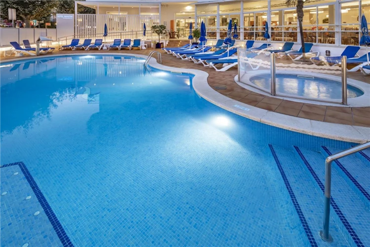 Venkovní bazén hotelu GHT Marítim v Calelle | Calella / Hotel GHT Marítim