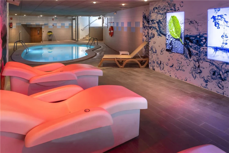 Vířivka nebo bazén ve spa hotelu GHT Marítim | Calella / Hotel GHT Marítim