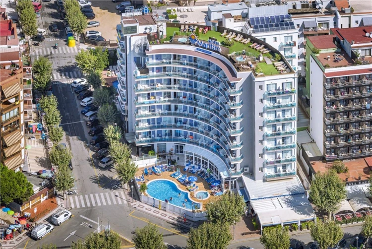 Letecký pohled na hotel GHT Marítim a Calellu | Calella / Hotel GHT Marítim