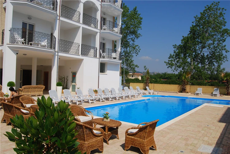 Residence Playa Sirena – pohled na budovu rezidence v Tortoreto Lido | Tortoreto Lido / Residence Playa Sirena