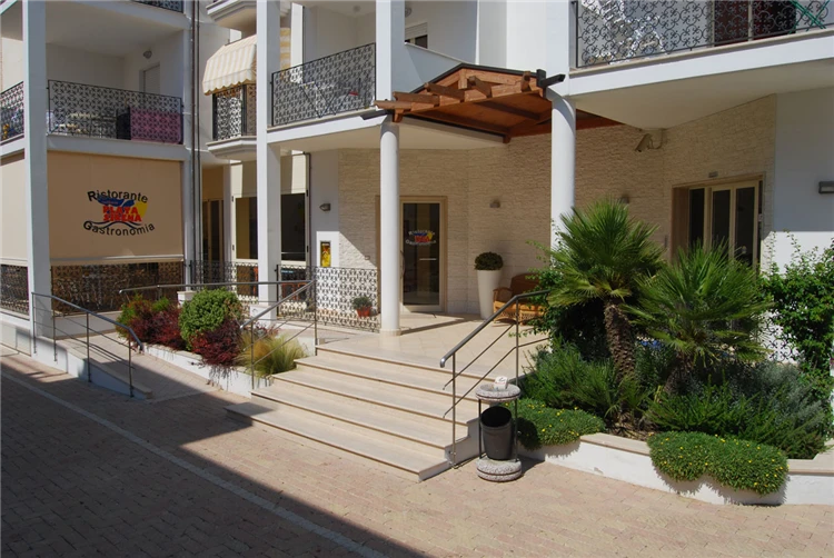 Kuchyňský kout v apartmánu rezidence Playa Sirena | Tortoreto Lido / Residence Playa Sirena
