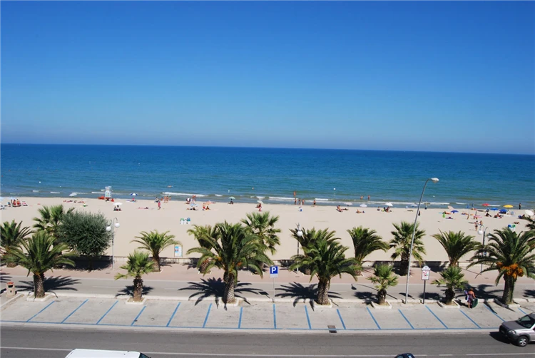 Bazén rezidence Playa Sirena s modrou vodou | Tortoreto Lido / Residence Playa Sirena