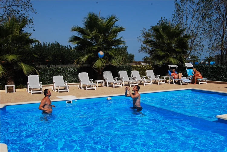 Pohled na rezidenci Playa Sirena z exteriéru | Tortoreto Lido / Residence Playa Sirena
