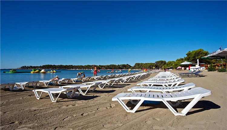 Pláž u Arena Hotelu Holiday v Medulinu | Medulin / Arena Hotel Holiday