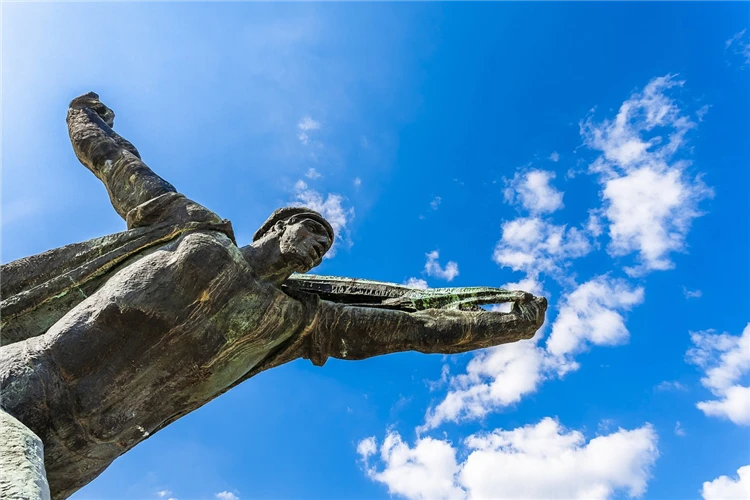 Monumentální socha v Budapešti na veřejném prostranství | Budapešť a její blízké okolí s návštěvou Tropicaria