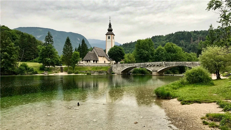 Toulky srdcem Slovinska s kravím bálem