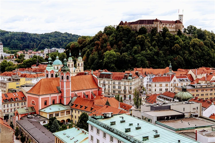 Toulky srdcem Slovinska s kravím bálem