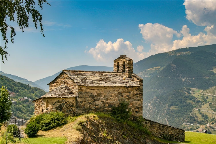 Panorama horského městečka v Andoře | Katarské hrady, Andorra a francouzské Pyreneje