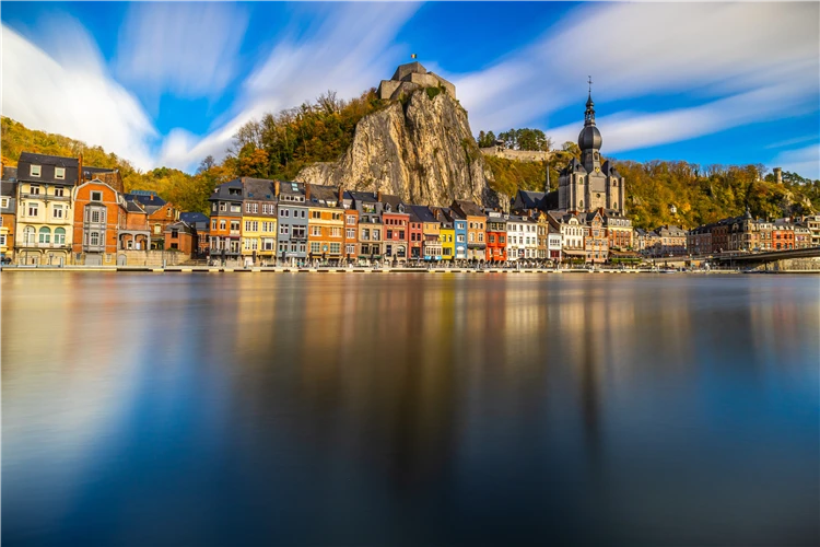 Dinant – malebné město na řece Máza s citadelou | Belgie a Lucembursko s květinovým kobercem