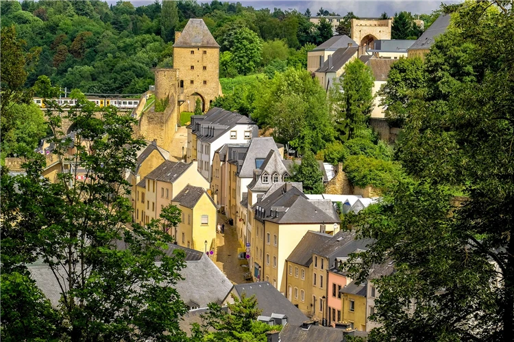 Lucemburk – historické centrum s opevněním a mostem | Belgie a Lucembursko s květinovým kobercem