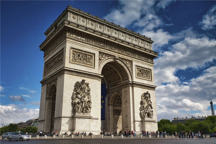 Vítězný oblouk Arc de Triomphe za soumraku | Magická Paříž s návštěvou Versailles