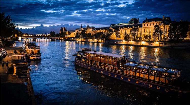 Řeka Seina s výhledem na pařížské mosty | Magická Paříž s návštěvou Versailles