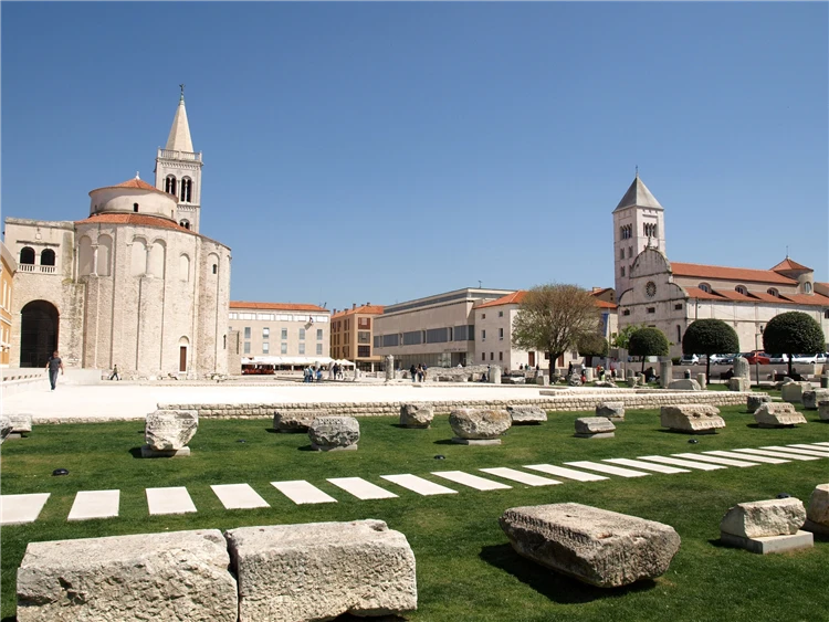Pohled na přístav a moře ze starého města Zadar | Národní parky Chorvatska - Plitvice, Kornati a starobylý Zadar