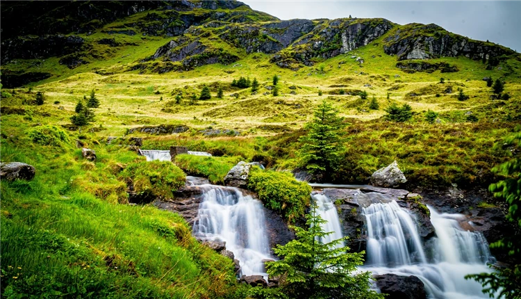 Skotská vysočina s dramatickou oblohou | Nedotčená příroda severního Skotska a fascinující ostrov Skye