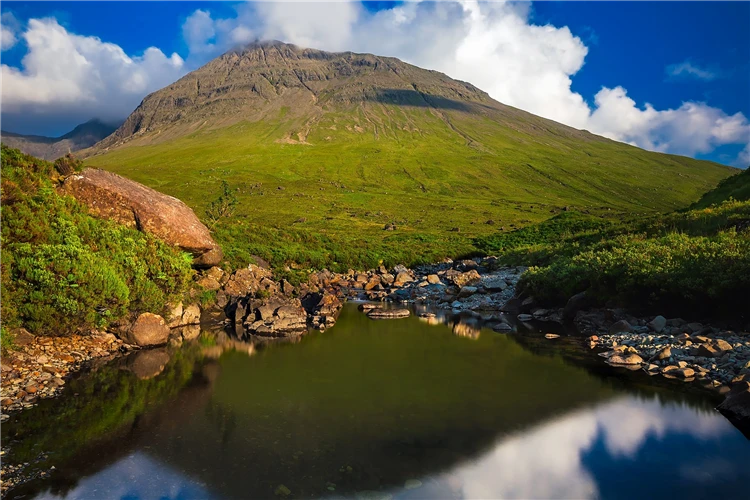 Ostrov Skye – skalnaté pobřeží a moře | Nedotčená příroda severního Skotska a fascinující ostrov Skye