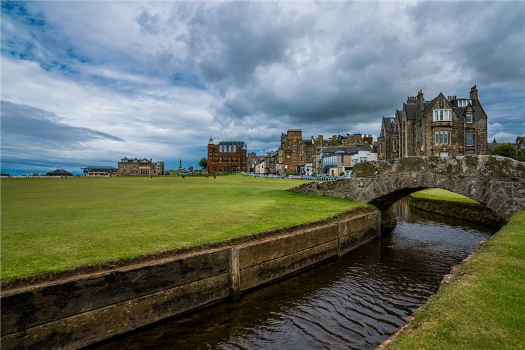 St Andrews – historické město na skotském pobřeží | Nedotčená příroda severního Skotska a fascinující ostrov Skye