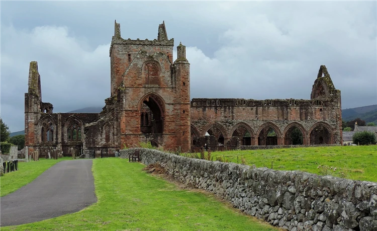 Sweetheart Abbey – zřícenina opatství ve Skotsku | Nedotčená příroda severního Skotska a fascinující ostrov Skye
