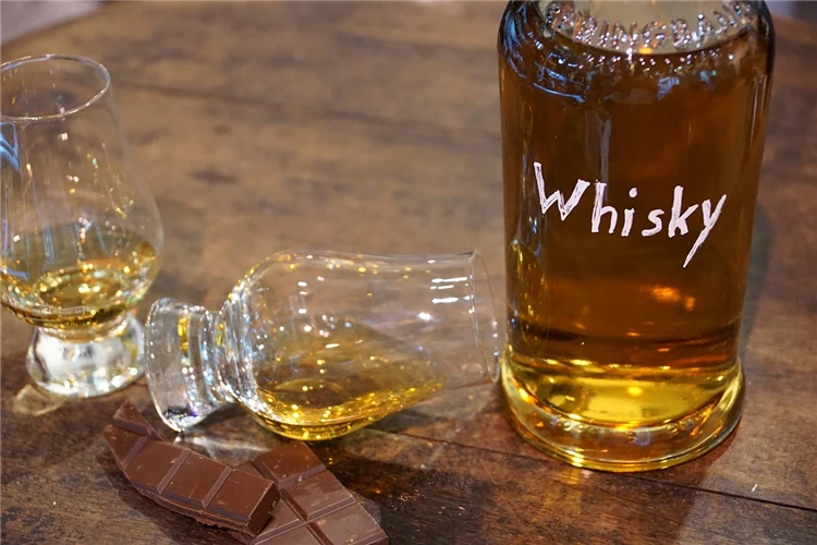 Skotská whisky v lahvi – symbol skotské kultury | Nedotčená příroda severního Skotska a fascinující ostrov Skye