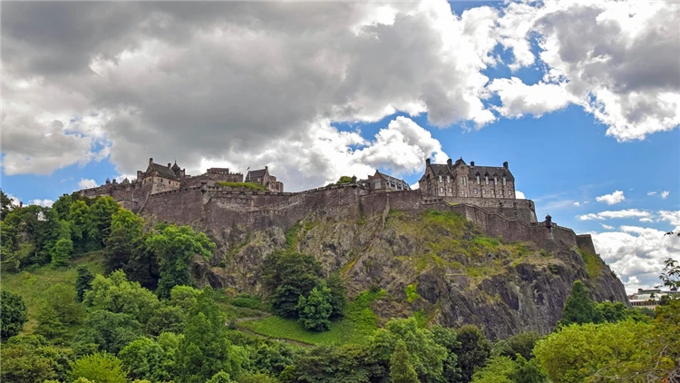 Edinburgh – historické centrum skotské metropole | Nedotčená příroda severního Skotska a fascinující ostrov Skye