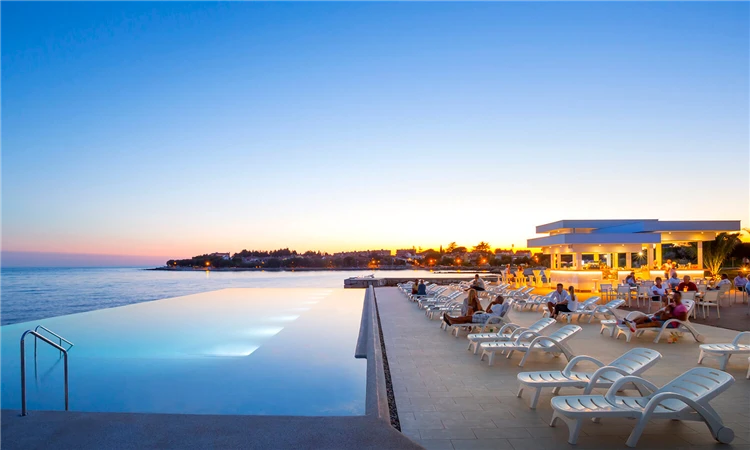 Zahradní prostory hotelu Aminess Maestral | Novigrad / Hotel Aminess Maestral