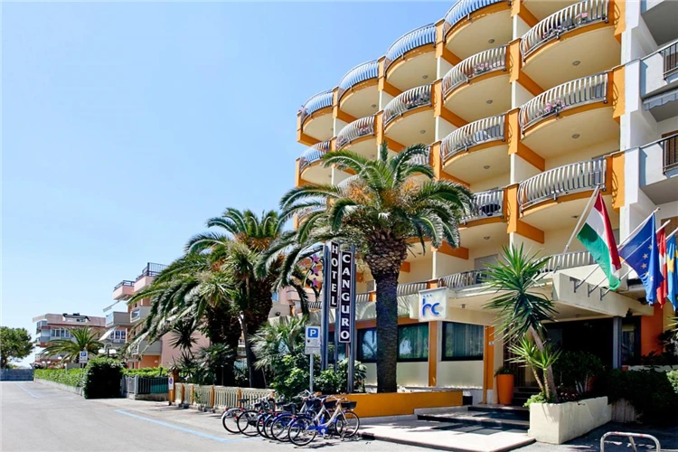 Hotel Canguro v San Benedetto del Tronto – pohled na průčelí hotelu | San Benedetto del Tronto / Hotel Canguro