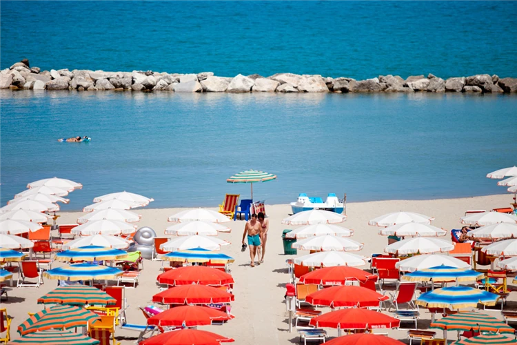 Výhled na pláž a moře v blízkosti hotelu Canguro | San Benedetto del Tronto / Hotel Canguro