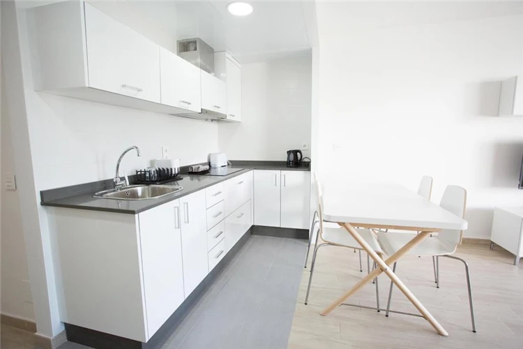 Teguisol – večerní pohled na osvětlený bazén | Costa Teguise / Apartmány Teguisol