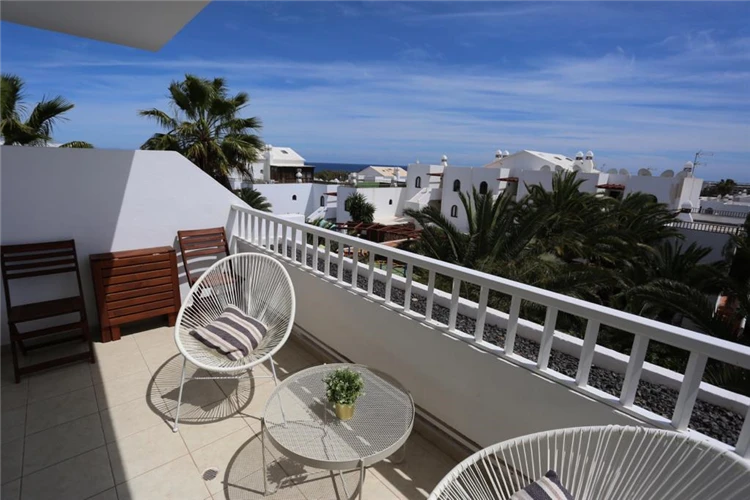 Apartmány Teguisol – bazén s průzračnou vodou | Costa Teguise / Apartmány Teguisol