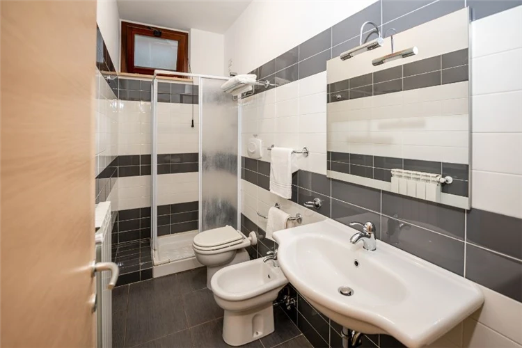 Residence Twigha Martinsicuro – osvětlený areál ve 20:00 | Martinsicuro / Residence Twigha