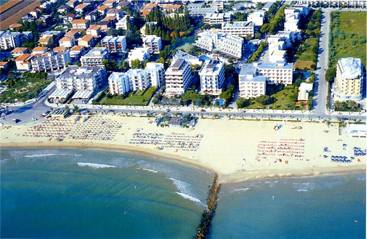 Residence Twigha Martinsicuro – pozdně noční pohled ve 23:00 | Martinsicuro / Residence Twigha