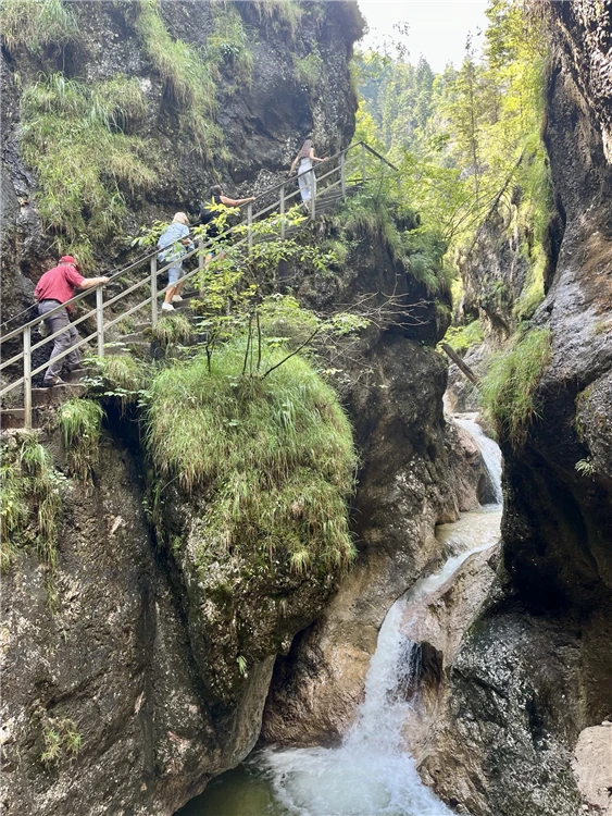 Výlet do Berchtesgadenu – zastávka v alpské krajině | Den v NP Berchtesgaden - solné doly a soutěska