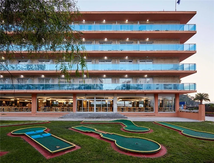 Minigolf v areálu hotelu Surf Mar | Lloret de Mar / Hotel Surf Mar